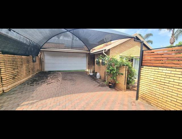 3 BEDROOM HOUSE FOR SALE IN AMBERFIELD